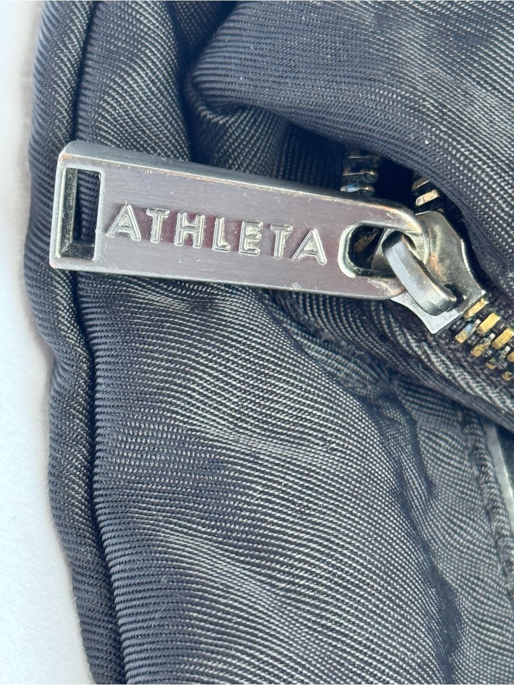 Athleta Foldover Top Crossbody Black Nylon Gym Bag Unisex Adjustable Strap - Picture 2 of 9